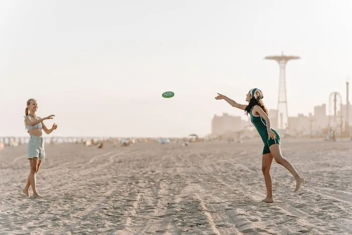 Play Frisbee