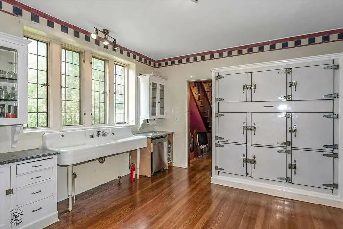 Una mansión de Chicago de 1934 conserva su refrigerador original Jewett hecho a medida