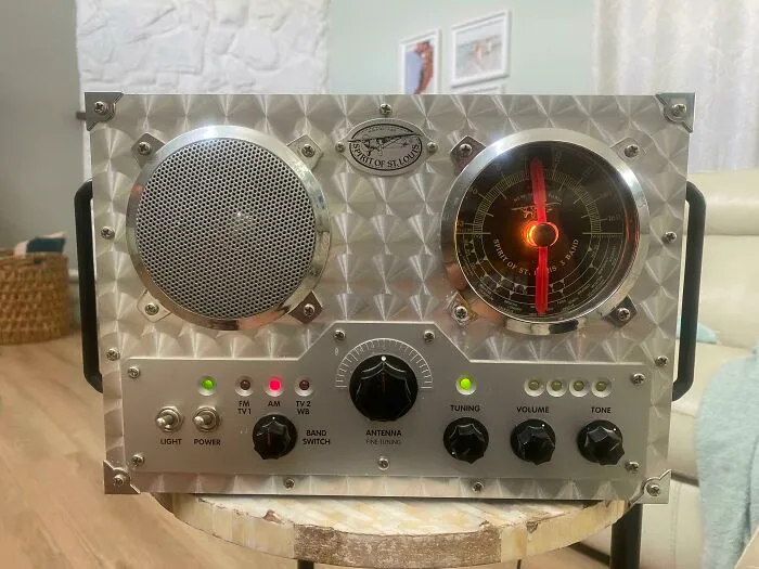 Esta radio de campo Spirit of St Louis de 1985 que me dio mi abuelo