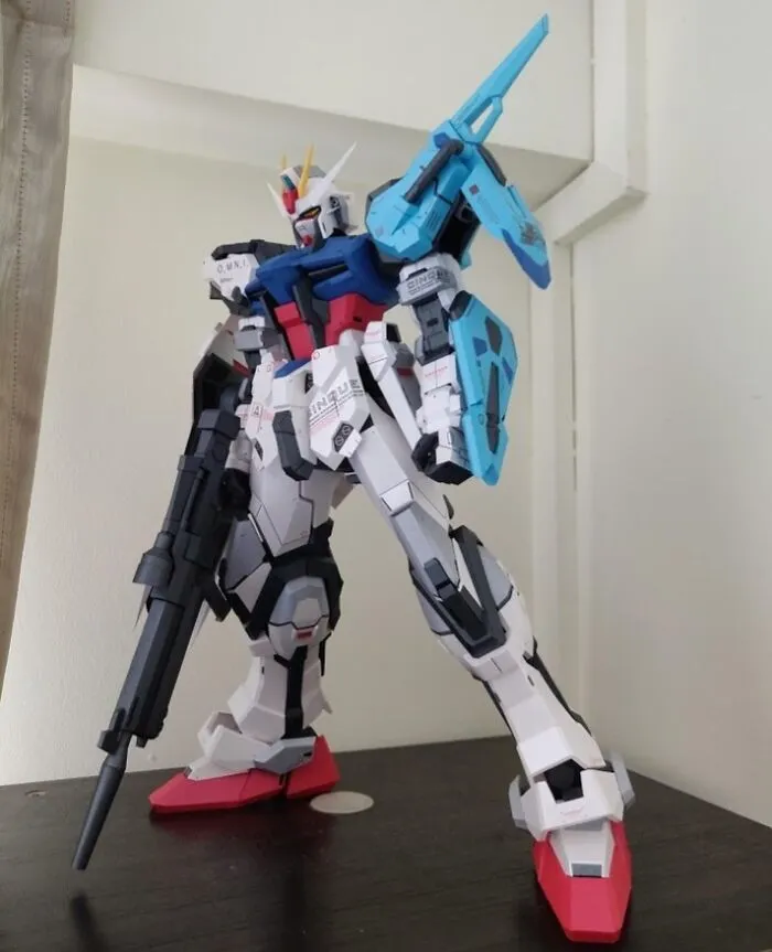 Strike Gundam made out of a paper