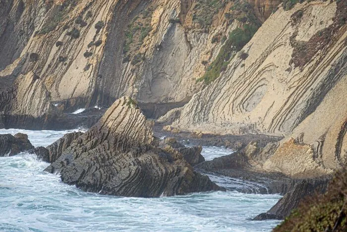 The Erosion Pattern On This Cliff And Rocks Makes It Look Like A Minecraft Rendering