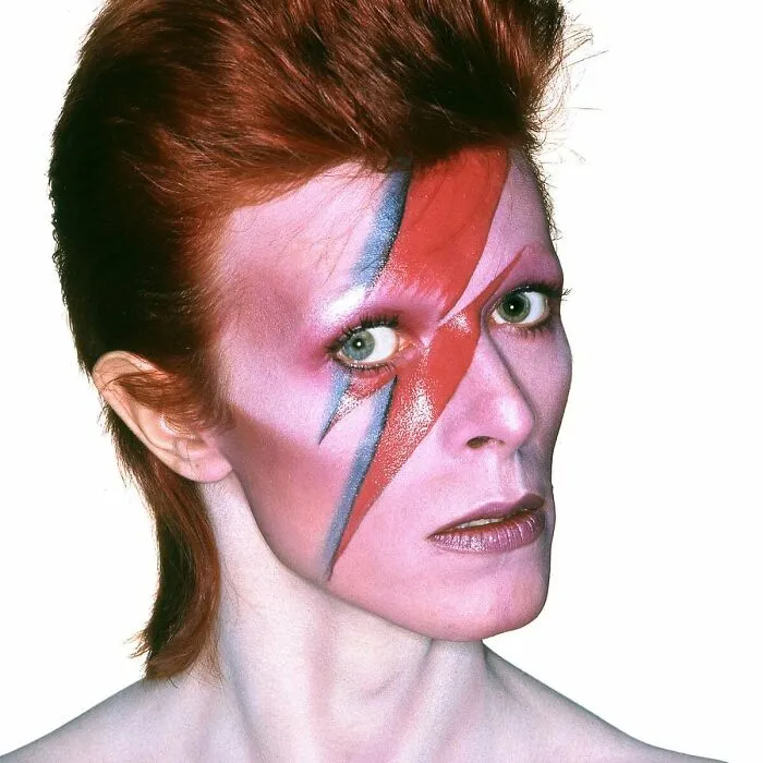 Una de las muchas fotos de la sesión de fotos de "Aladdin Sane" (1973)