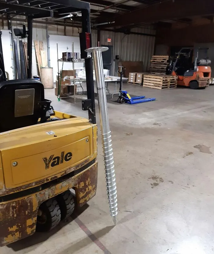 Hoy nos dieron estos tornillos gigantes en el trabajo para el montaje de paneles solares