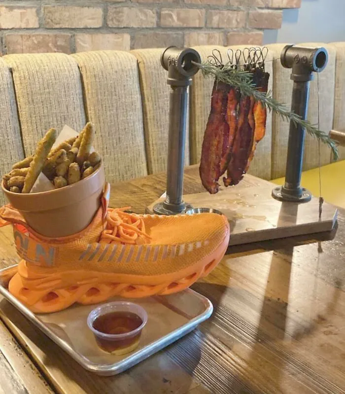 "No cualquier zapato, uno naranja"