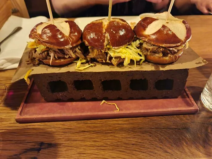El ladrillo ni siquiera está caliente para los sándwiches