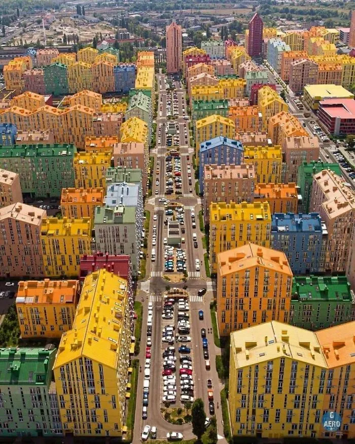 Comfort Town, un antiguo emplazamiento industrial de Kiev construido en respuesta a los edificios de apartamentos brutalistas de la época soviética