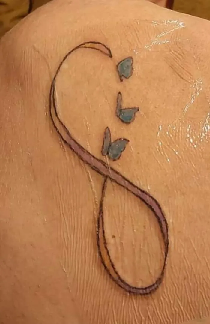 30 Tatuajes tan horribles para recordarnos que algunos errores pueden ser difíciles de borrar