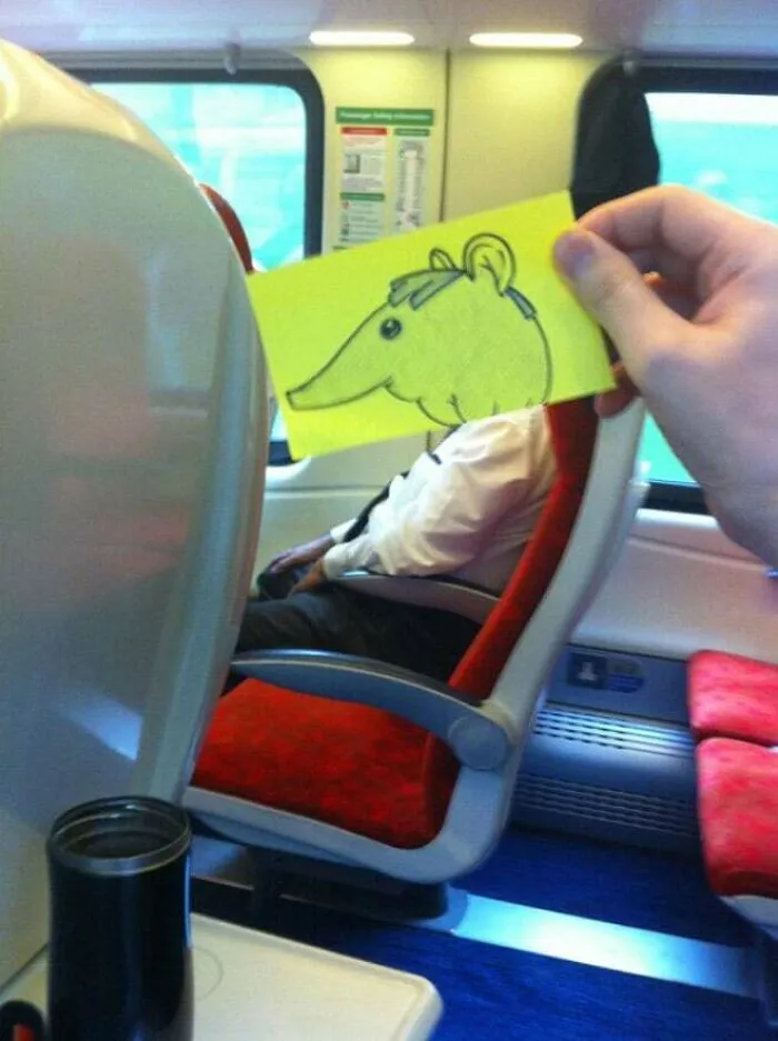 This Illustrator Turned Fellow Commuters Into Cartoonish Characters (21 Pics)
