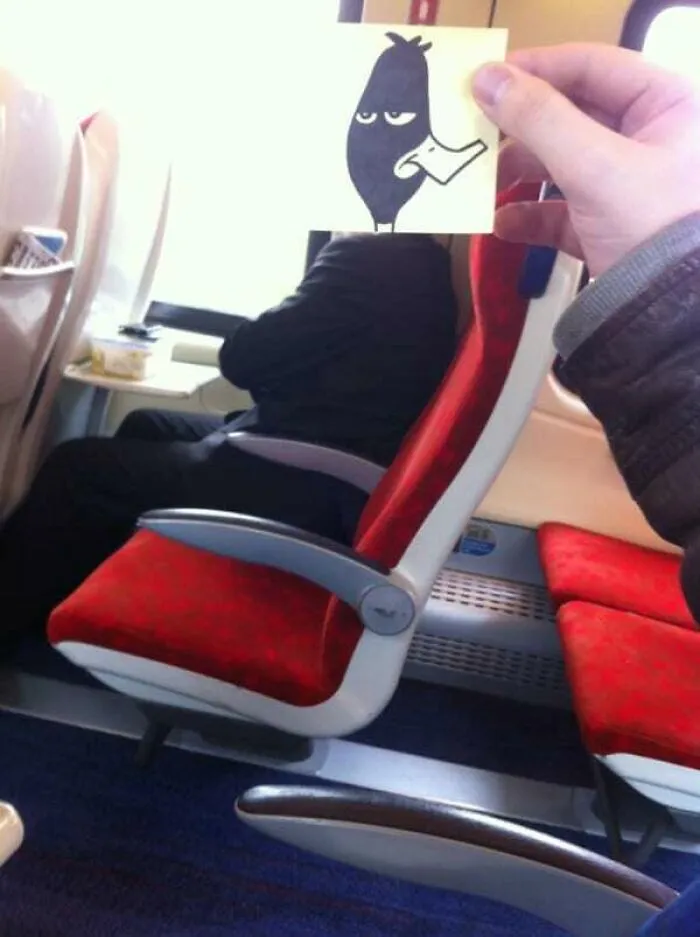 This Illustrator Turned Fellow Commuters Into Cartoonish Characters (21 Pics)