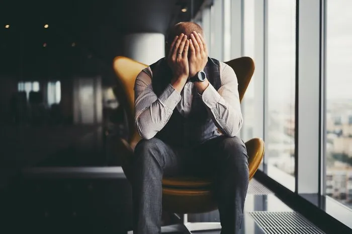 30 Low-Key Signs Someone's A Bad Human, As Shared By People Online