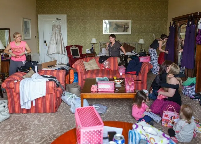 40 Honest Wedding Photos By Ian Weldon That Are As Funny As They Are Chaotic (New Pics)