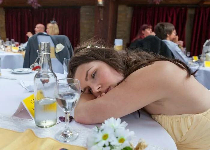 40 Honest Wedding Photos By Ian Weldon That Are As Funny As They Are Chaotic (New Pics)