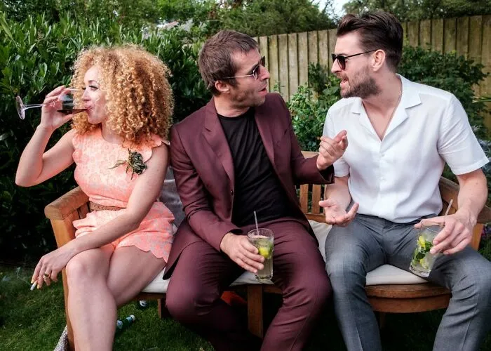 40 Honest Wedding Photos By Ian Weldon That Are As Funny As They Are Chaotic (New Pics)