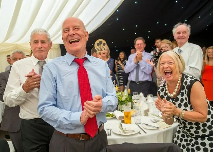 40 Honest Wedding Photos By Ian Weldon That Are As Funny As They Are Chaotic (New Pics)