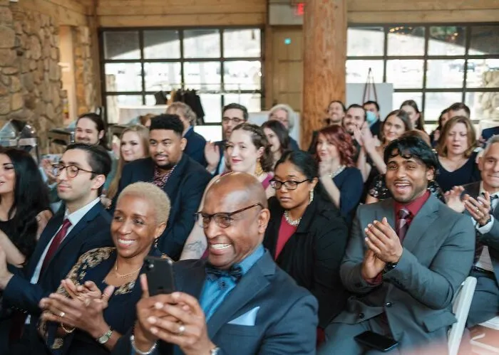 40 Honest Wedding Photos By Ian Weldon That Are As Funny As They Are Chaotic (New Pics)