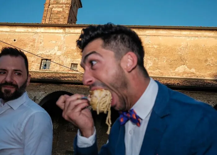 40 Honest Wedding Photos By Ian Weldon That Are As Funny As They Are Chaotic (New Pics)