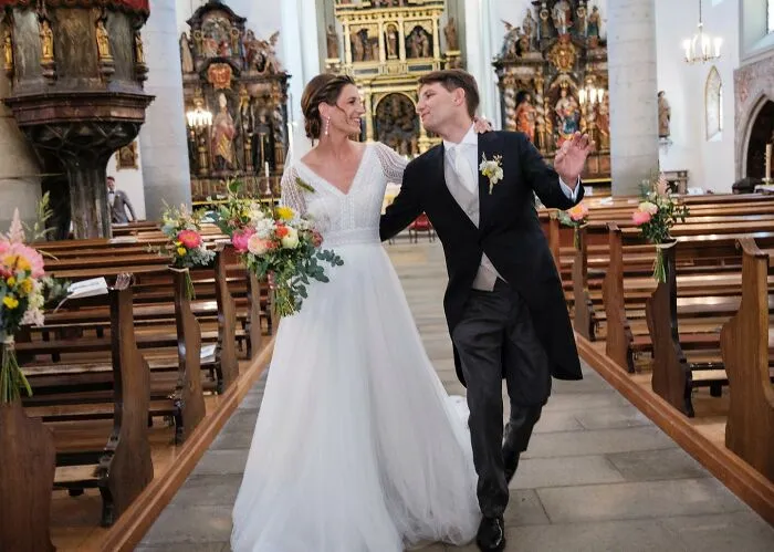 40 Honest Wedding Photos By Ian Weldon That Are As Funny As They Are Chaotic (New Pics)