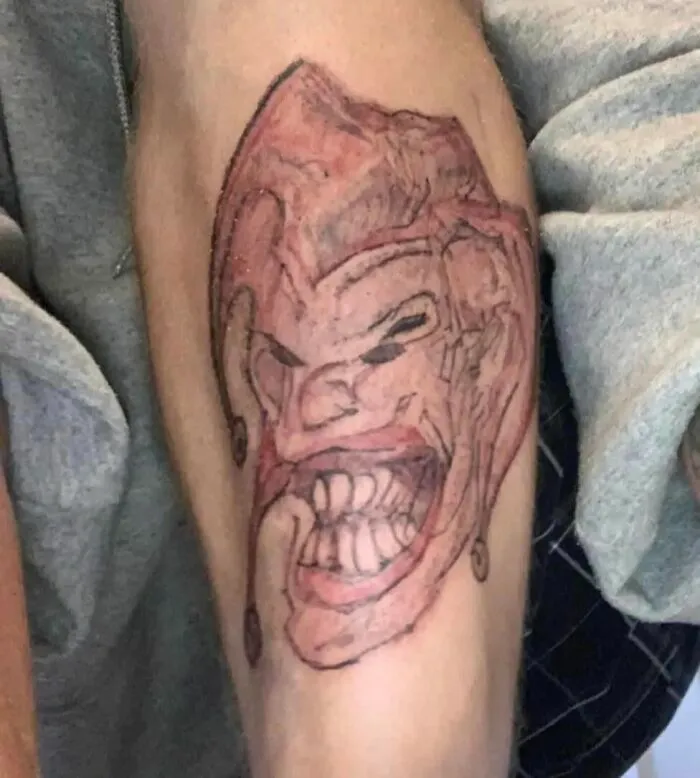 30 Tatuajes tan horribles para recordarnos que algunos errores pueden ser difíciles de borrar