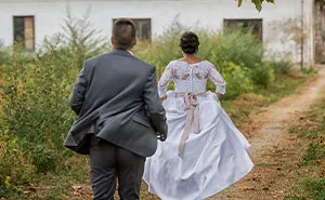 Bride Needs To Use The Bathroom Before The Ceremony, Walks In On Her Husband Being Breastfed By His Mom