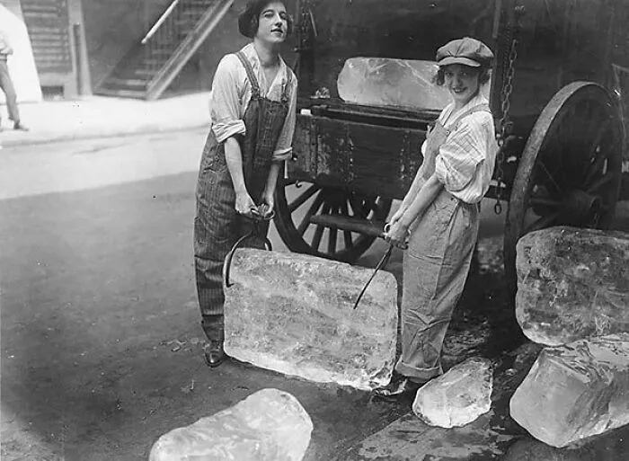 Yes, This Is What Ice Delivery Was Like In 1918
