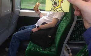 This Illustrator Turned Fellow Commuters Into Cartoonish Characters (21 Pics)