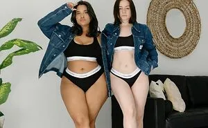 Two Friends Wear the Same Outfits To Show How Fashion Looks Fabulous On Different Bodies (26 New Pics)