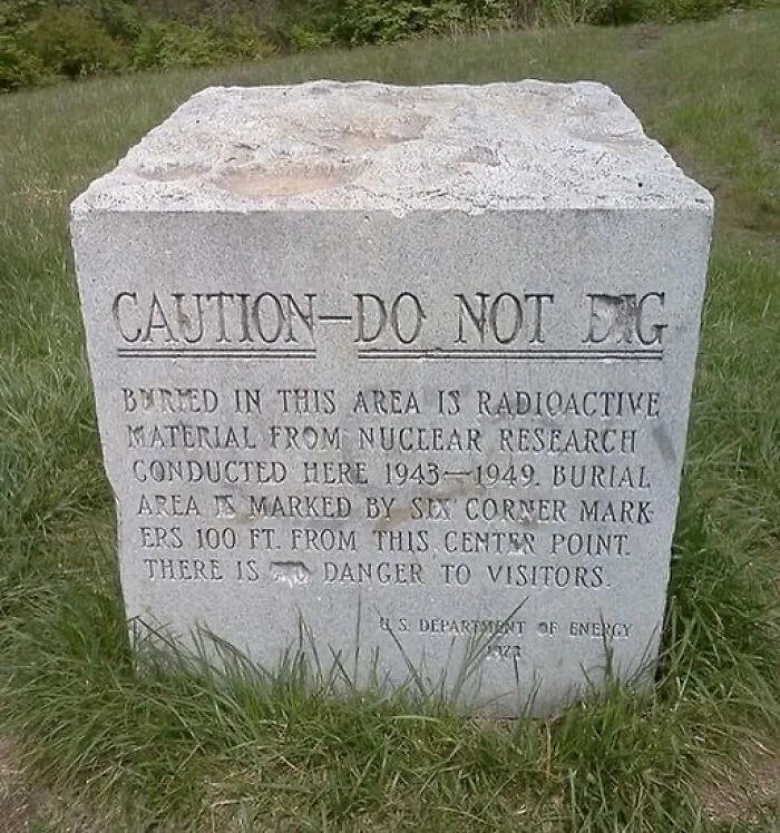 "Ominous Signs": 50 Creepy Messages Spotted In The Wild