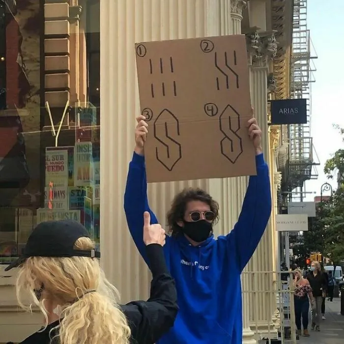 30 Times ‘Dude With Sign’ Did Everyone A Public Service And Protested Against Annoying Everyday Things (New Pics)