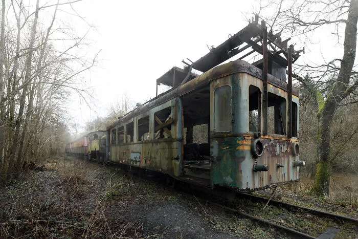 Ghostly Remains: I Took 15 Pictures Of Abandoned Trains