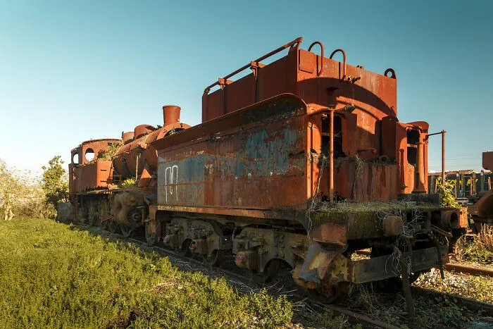Ghostly Remains: I Took 15 Pictures Of Abandoned Trains