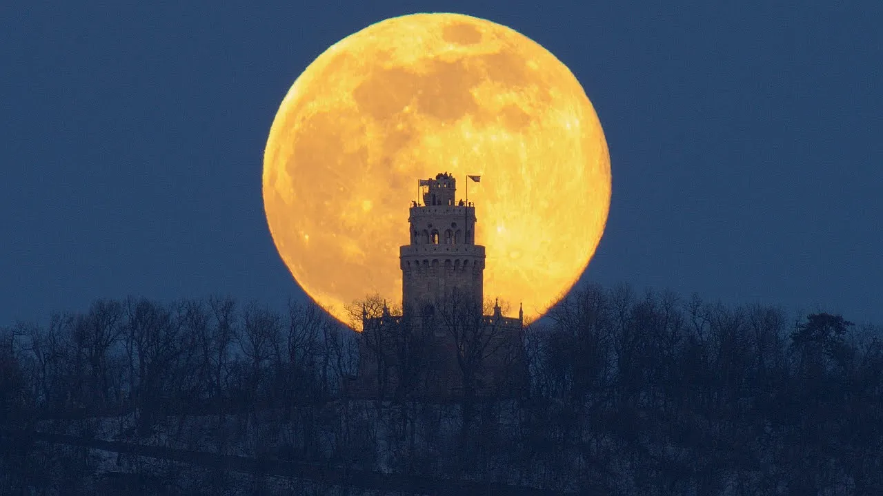 I Was Crazy Precise To Capture The Giant And Fast-Moving Moon In This Authentic Real-Time Video