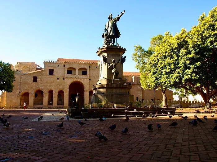 Parque Colon With Catedral De Santa Maria La Menor In The Background
