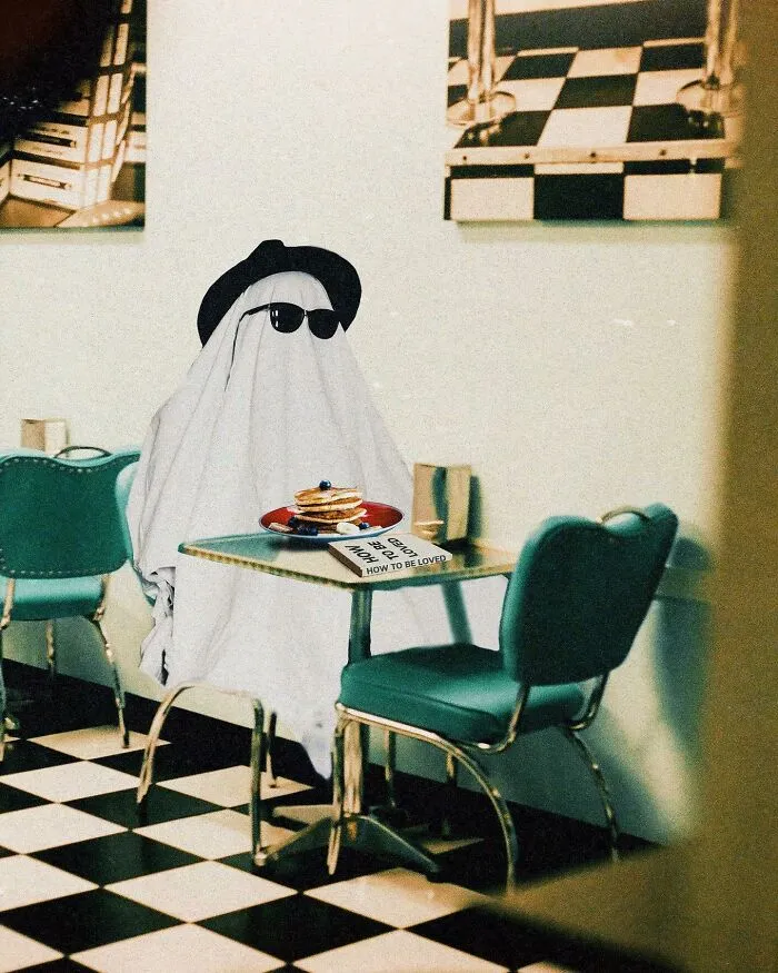 My 60 Surreal Collages That Combine Past And The Future Into Retro-Futuristic Artwork