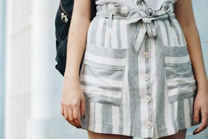 35 “Manic Pixie Dream Girl” Things Women Used To Do, Thinking It Made Them So Cool And Mysterious