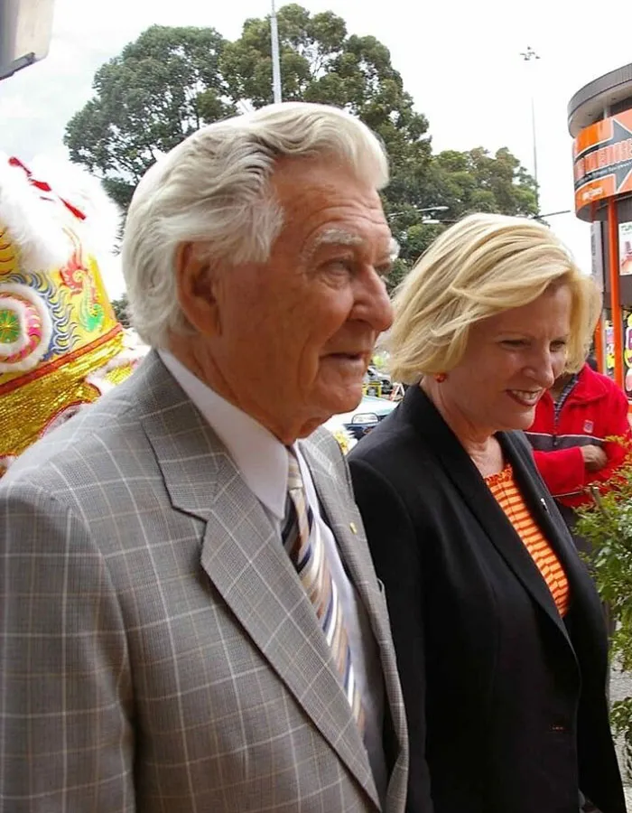 Former Prime Minister Bob Hawke Set A World Record For Sculling 2.5 Pints Of Beer In 11 Seconds