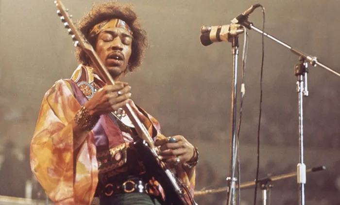 “I Guess It Rains Down In Africa”: 30 People Share Their Most Hilariously Misheard Lyrics