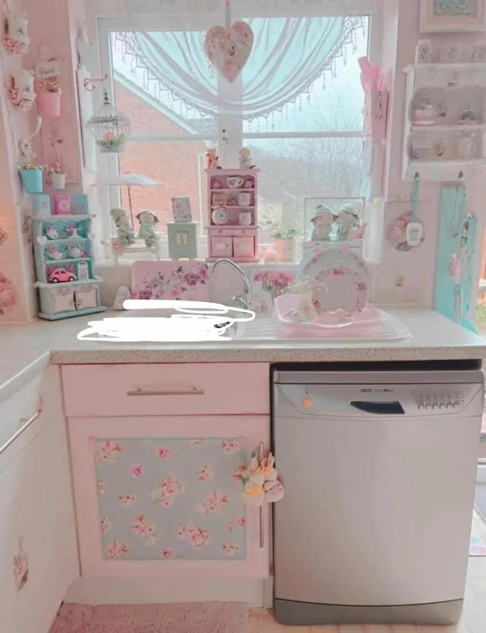 40 Of The Worst Examples Of Home Decor That People Thought Deserved To Be Roasted On This Facebook Group (New Pics)