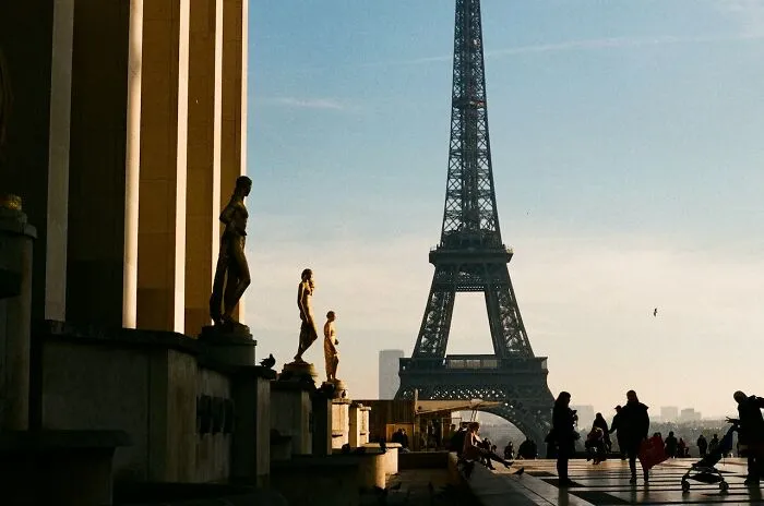 30 Americans Who Moved To Another Country Share The Pros And Cons Of Doing So