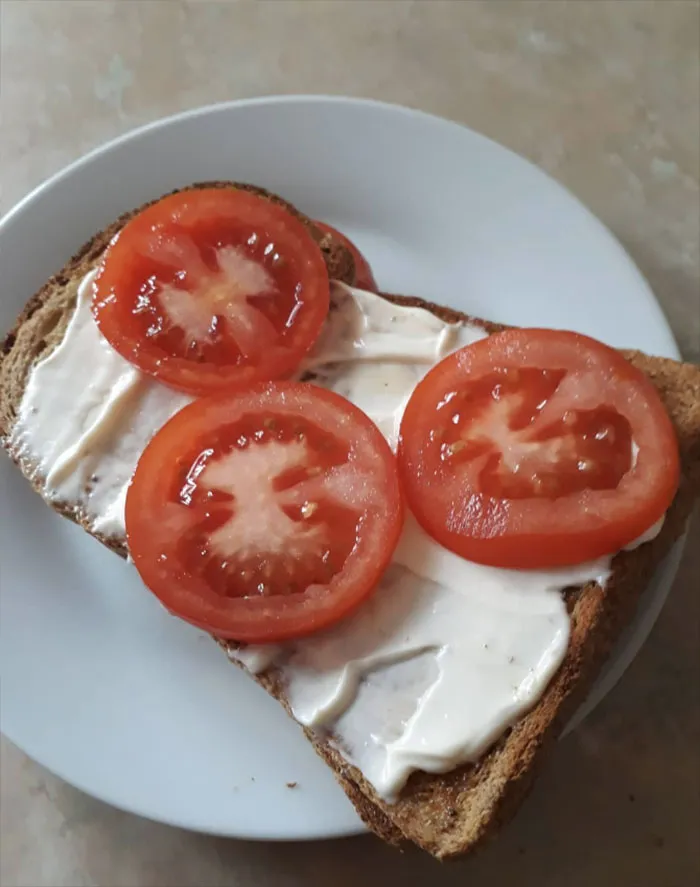 Sandwich with tomatoes