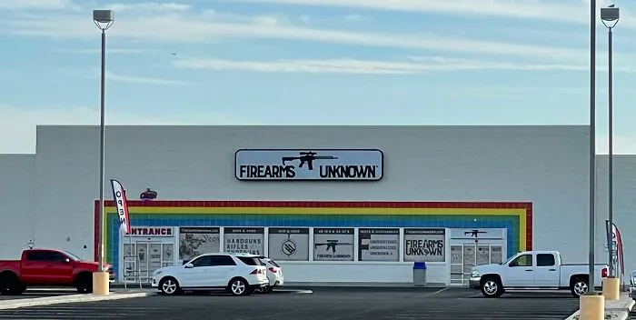 Esta antigua Toys R Us es ahora una tienda de armas