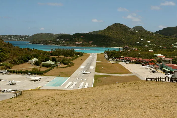 Gustaf III Airport, Caribbean