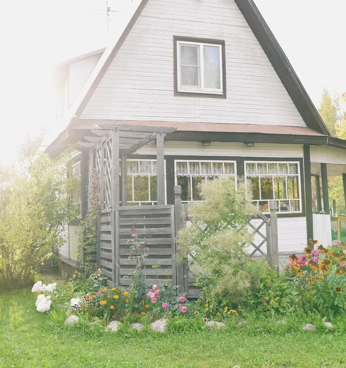Small House And Garden 