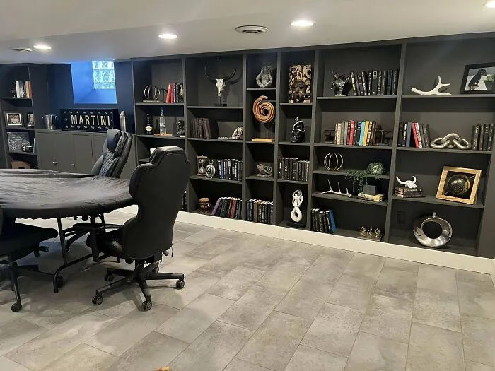 Dark bookshelf 