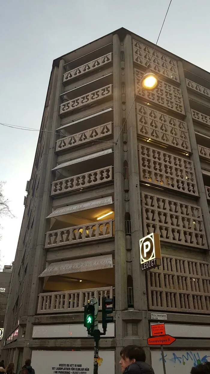 Una forma extraña pero creativa de numerar los pisos 