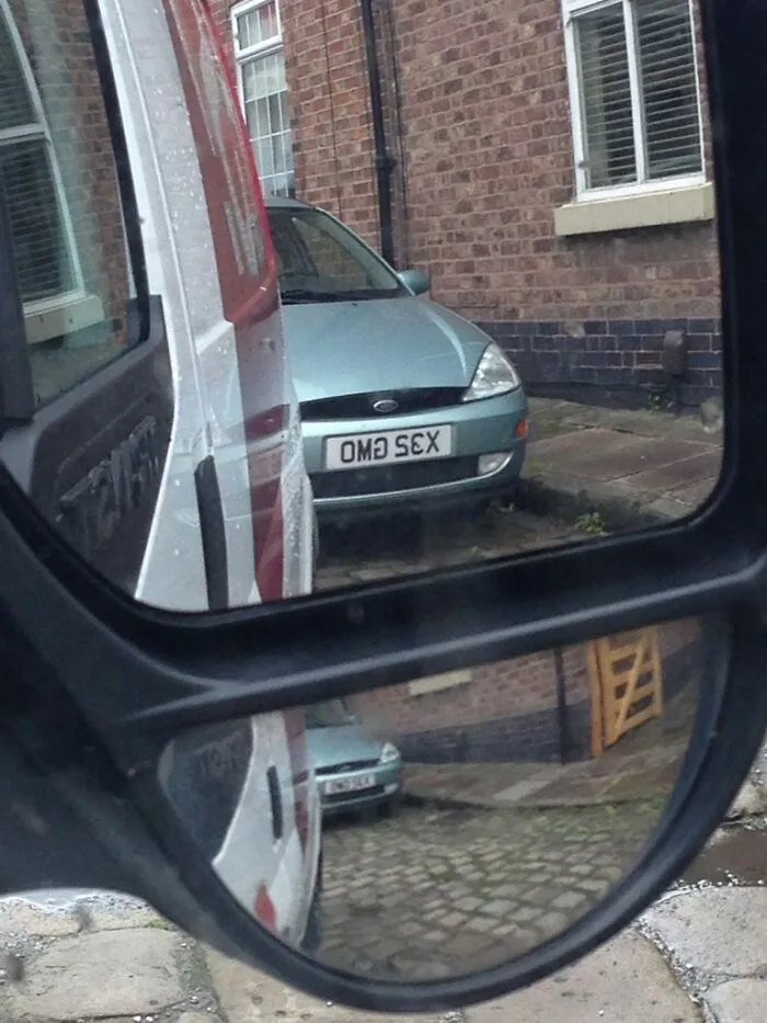 Funny message seen on a car's mirror reflection 