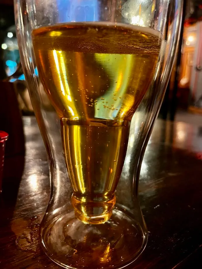 Mi vaso de cerveza es una botella al revés