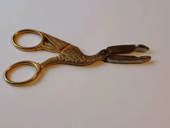 Un aparato parecido a unas tijeras que compré hace años en un mercadillo