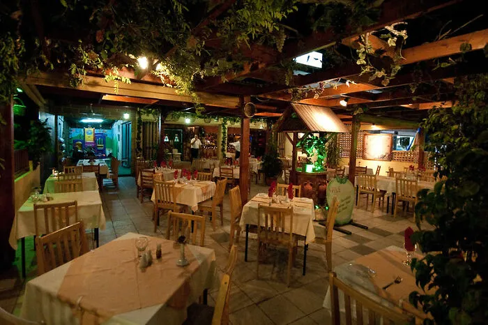 30 Red Flags To Keep An Eye On To Spot A Bad Restaurant, As Shared On This Online Group