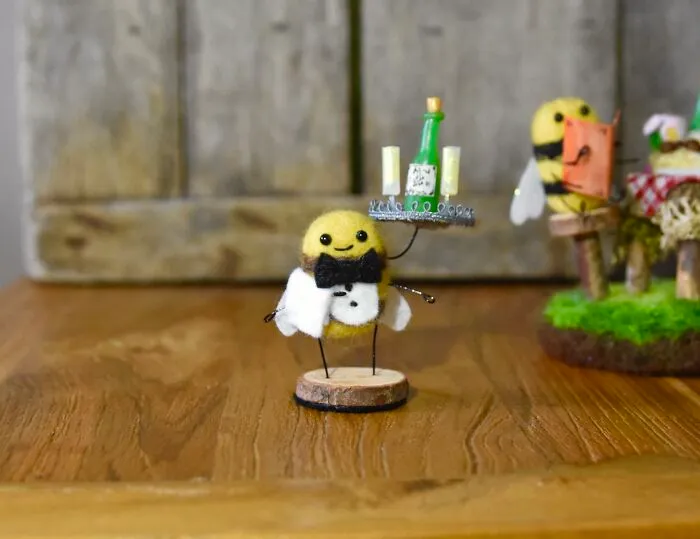 Waiter Bee