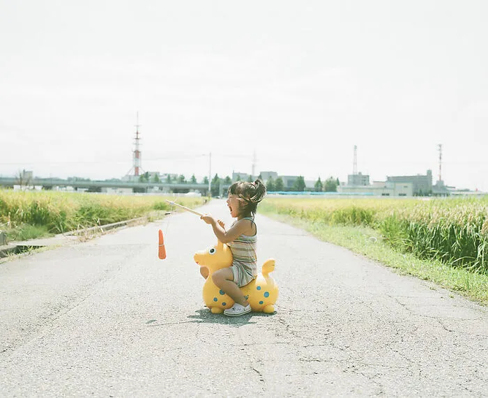 Japanese Photographer Has Taken The Cutest Pictures Of His Then 4-Year-Old Daughter (26 Pics)